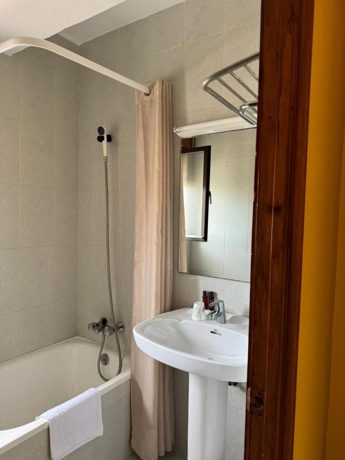 El Castanu De Cue Hotel Luaran gambar
