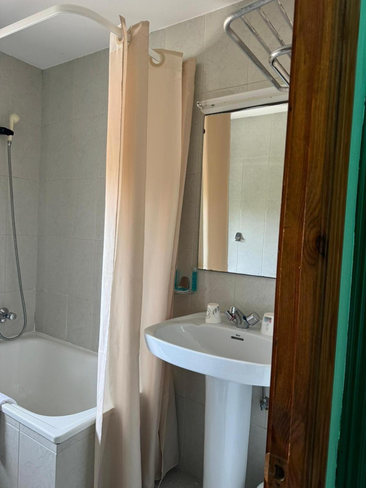 El Castanu De Cue Hotel Luaran gambar